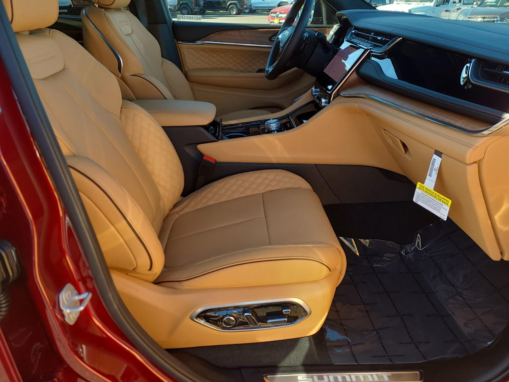 Thumbnail: 2025 Jeep Grand Cherokee - 26