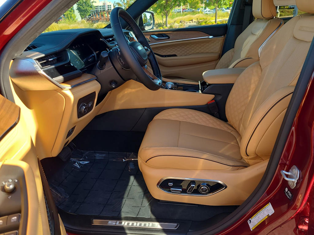 Thumbnail: 2025 Jeep Grand Cherokee - 10