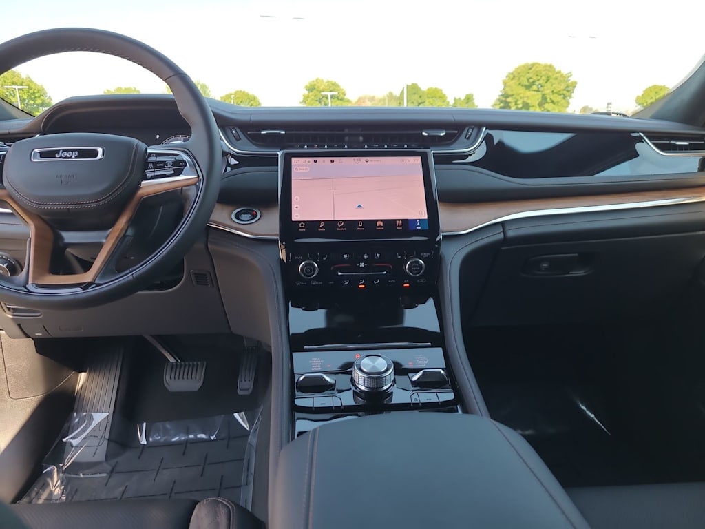 Thumbnail: 2025 Jeep Grand Cherokee - 10