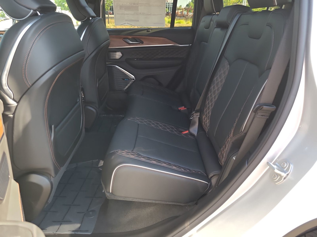 Thumbnail: 2025 Jeep Grand Cherokee - 27