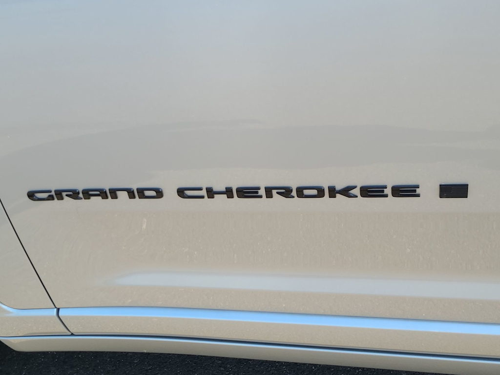 Thumbnail: 2025 Jeep Grand Cherokee - 7