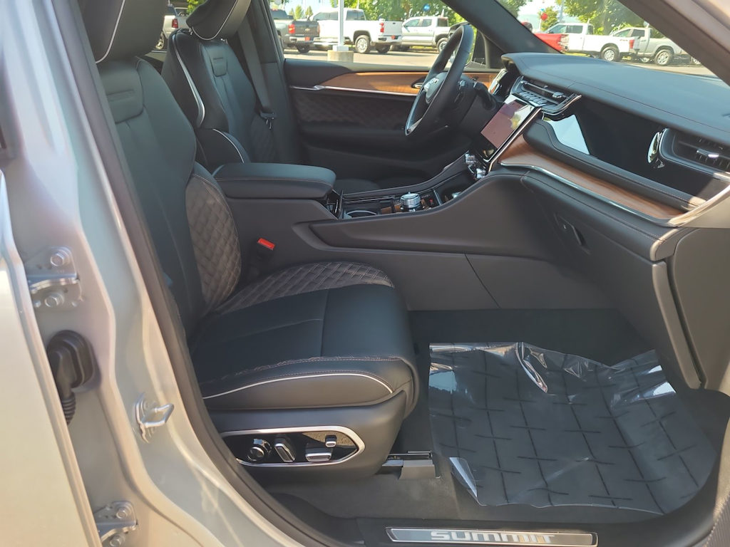 Thumbnail: 2025 Jeep Grand Cherokee - 12