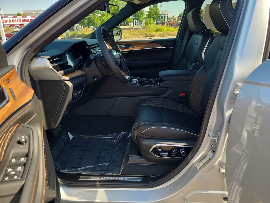 Thumbnail: 2025 Jeep Grand Cherokee - 11