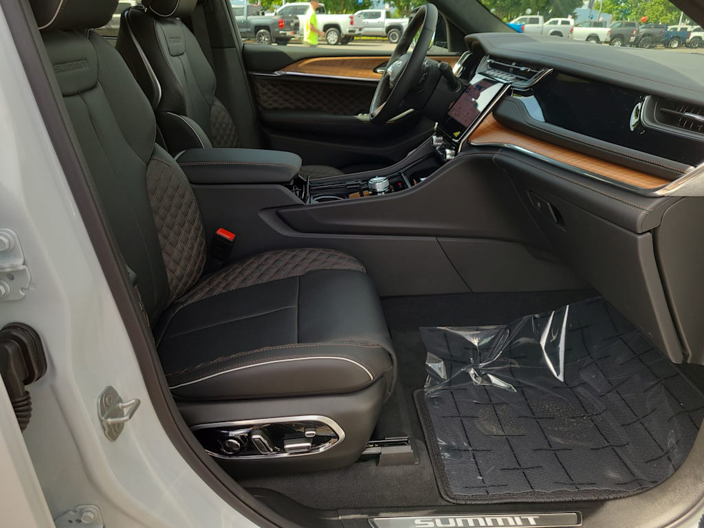 Thumbnail: 2025 Jeep Grand Cherokee - 12