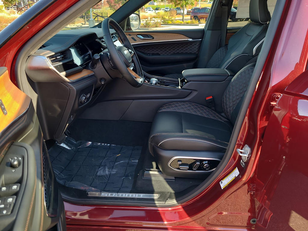 Thumbnail: 2025 Jeep Grand Cherokee - 10