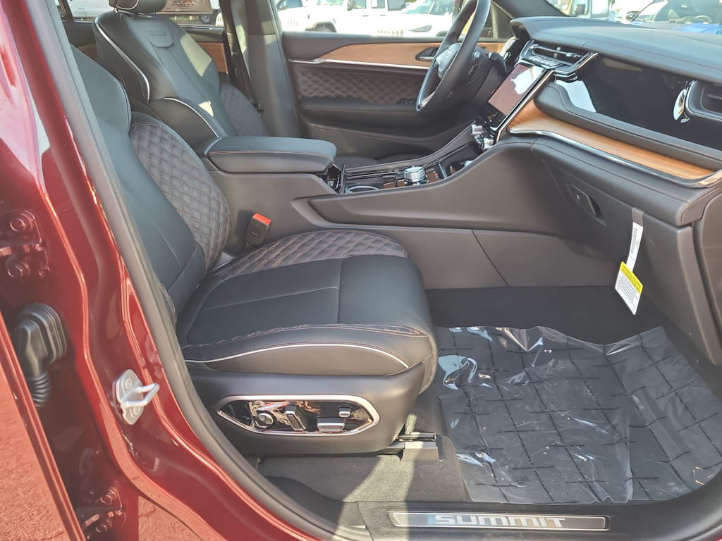 Thumbnail: 2025 Jeep Grand Cherokee - 11