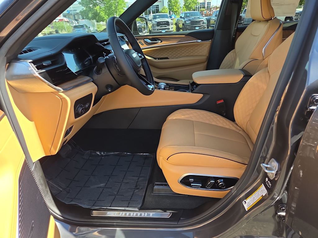 Thumbnail: 2026 Jeep Grand Cherokee - 11