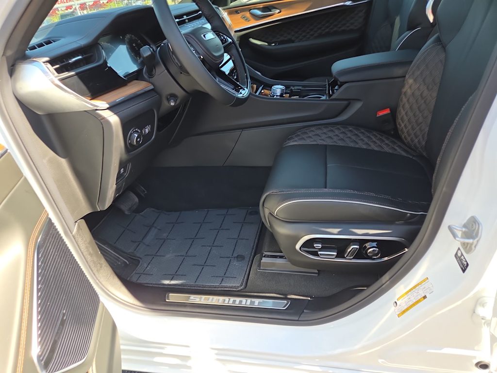 Thumbnail: 2026 Jeep Grand Cherokee - 10