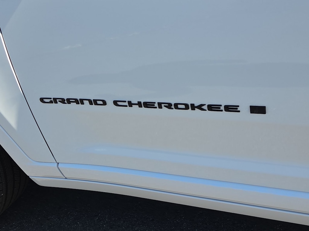 Thumbnail: 2026 Jeep Grand Cherokee - 7