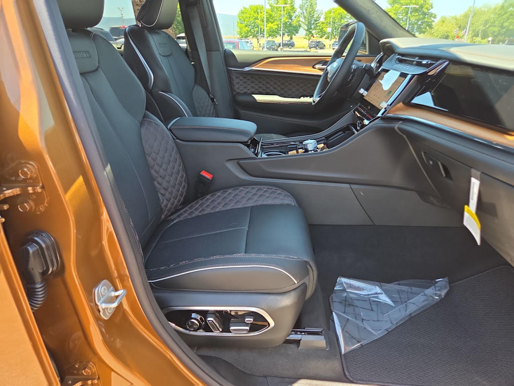 Thumbnail: 2026 Jeep Grand Cherokee - 12