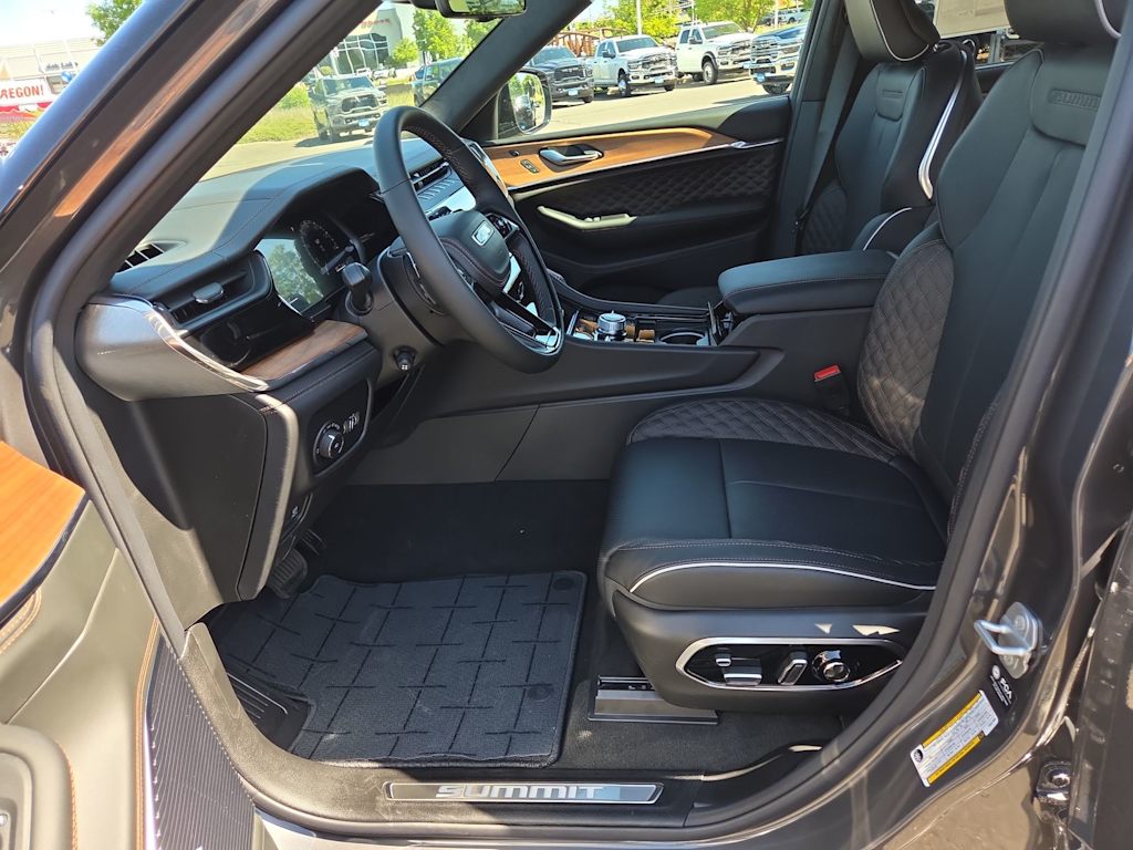 Thumbnail: 2026 Jeep Grand Cherokee - 10