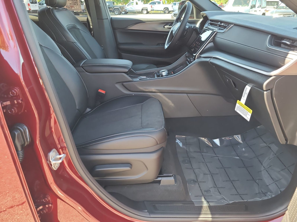 Thumbnail: 2025 Jeep Grand Cherokee L - 11