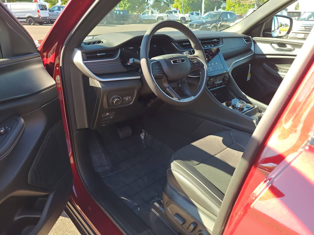 Thumbnail: 2025 Jeep Grand Cherokee L - 2