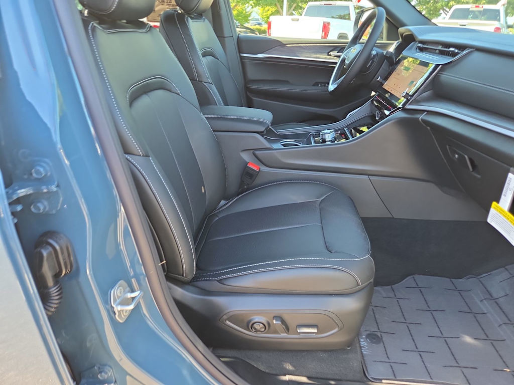 Thumbnail: 2026 Jeep Grand Cherokee L - 12