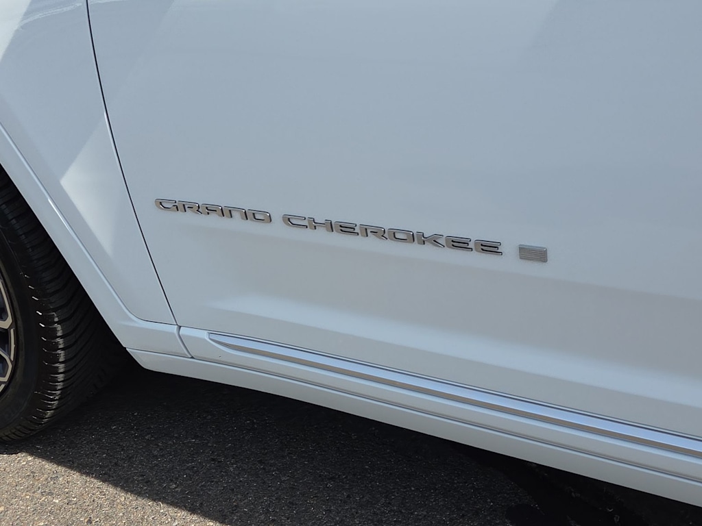 Thumbnail: 2023 Jeep Grand Cherokee L - 7