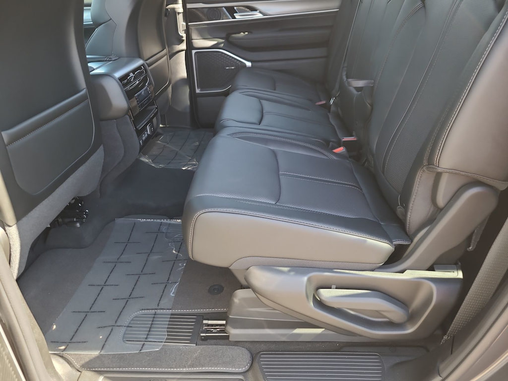 Thumbnail: 2026 Jeep Grand Wagoneer - 27