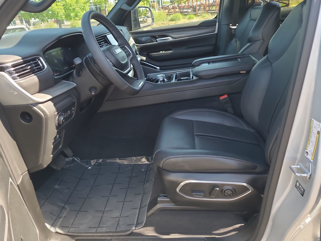 Thumbnail: 2024 Jeep Wagoneer - 10