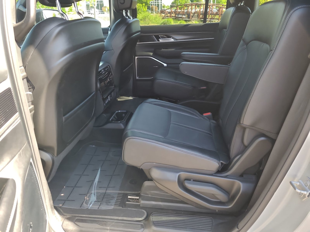 Thumbnail: 2024 Jeep Wagoneer - 27