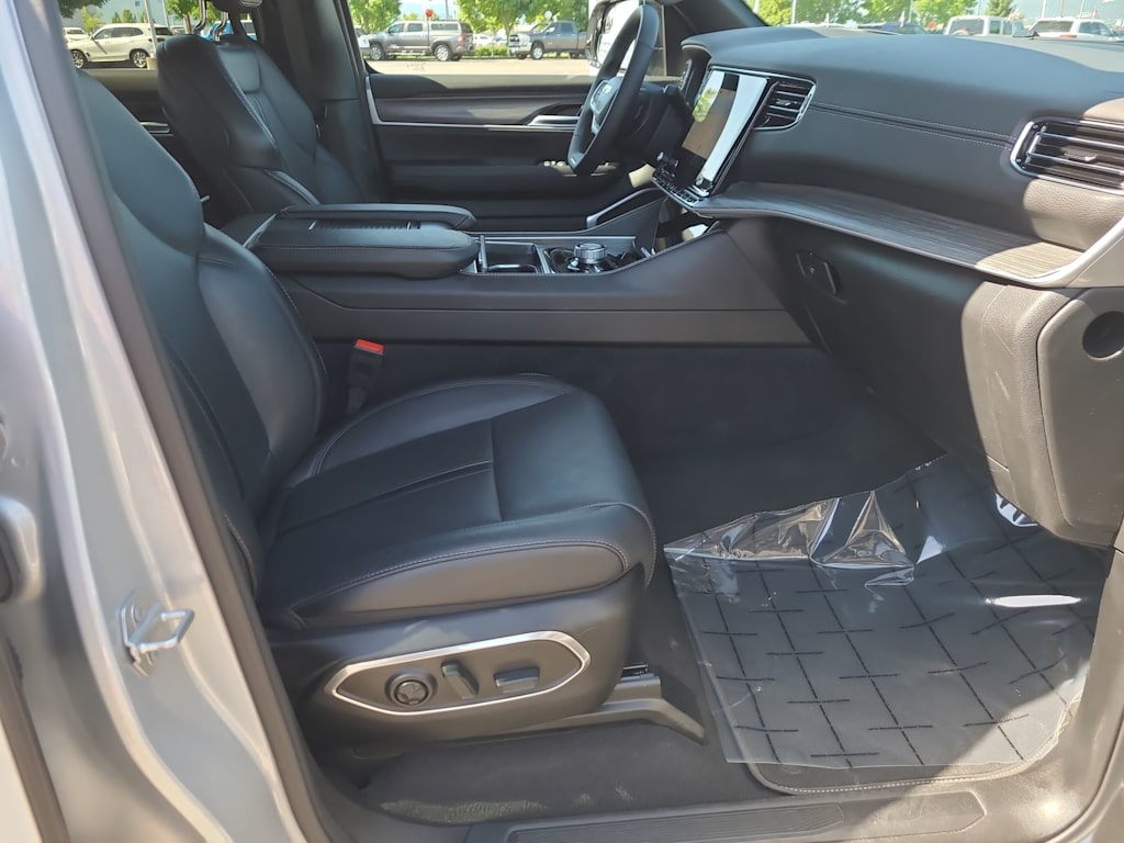 Thumbnail: 2024 Jeep Wagoneer - 11