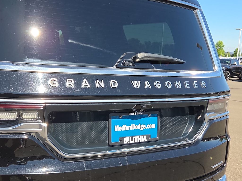 Thumbnail: 2022 Jeep Grand Wagoneer - 7