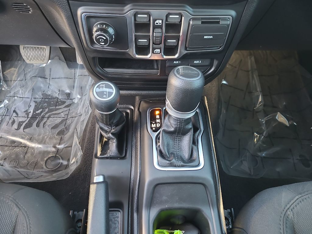 Thumbnail: 2023 Jeep Gladiator - 14