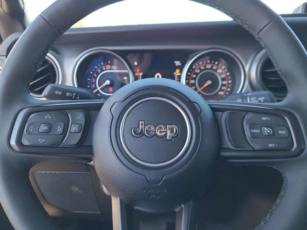 Thumbnail: 2023 Jeep Gladiator - 28