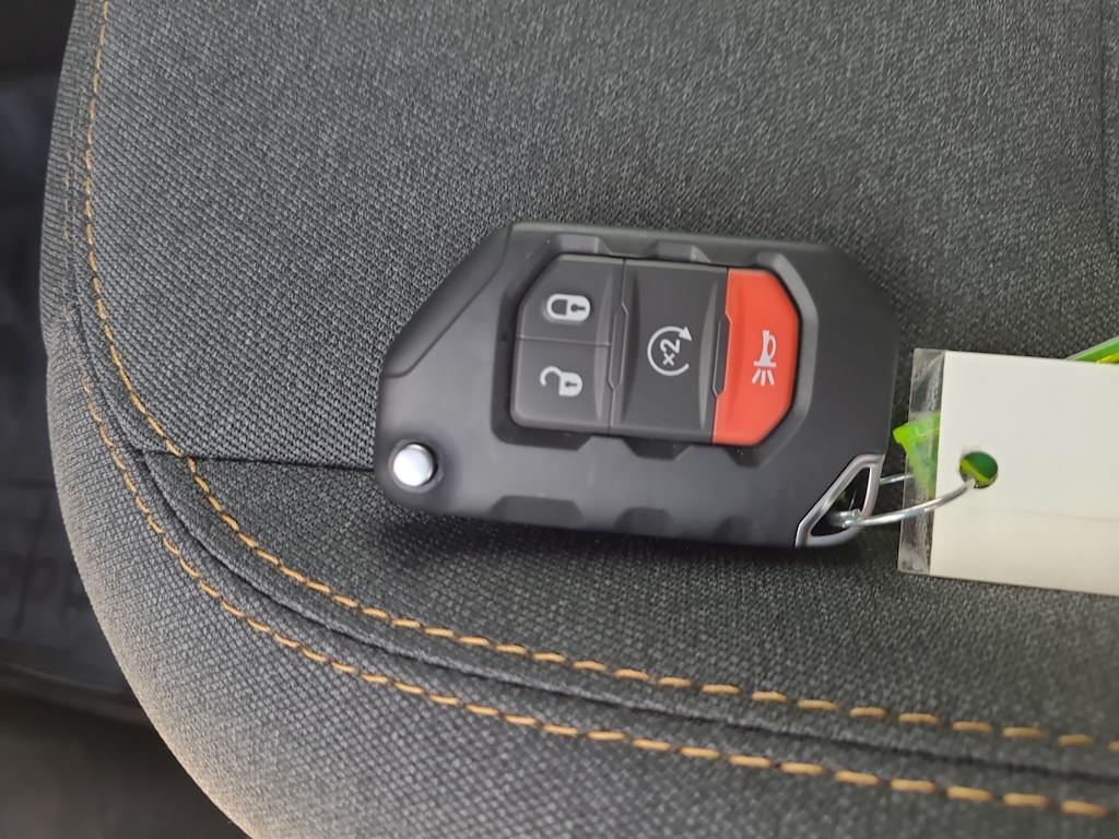 Thumbnail: 2026 Jeep Gladiator - 17