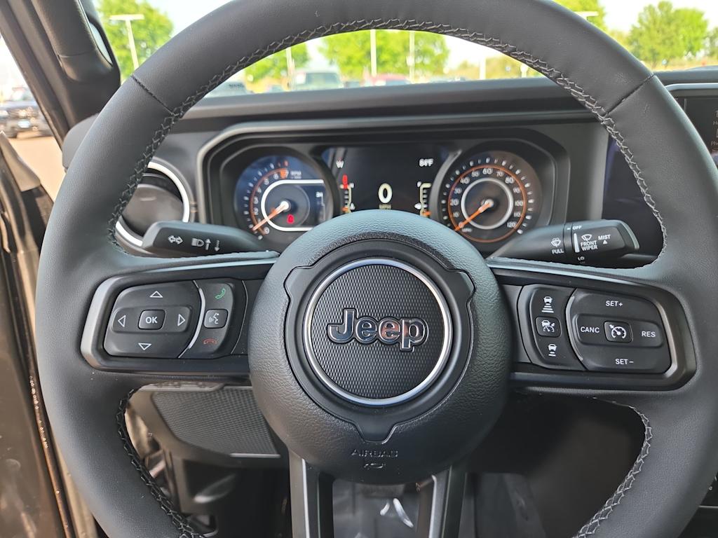 Thumbnail: 2025 Jeep Gladiator - 14