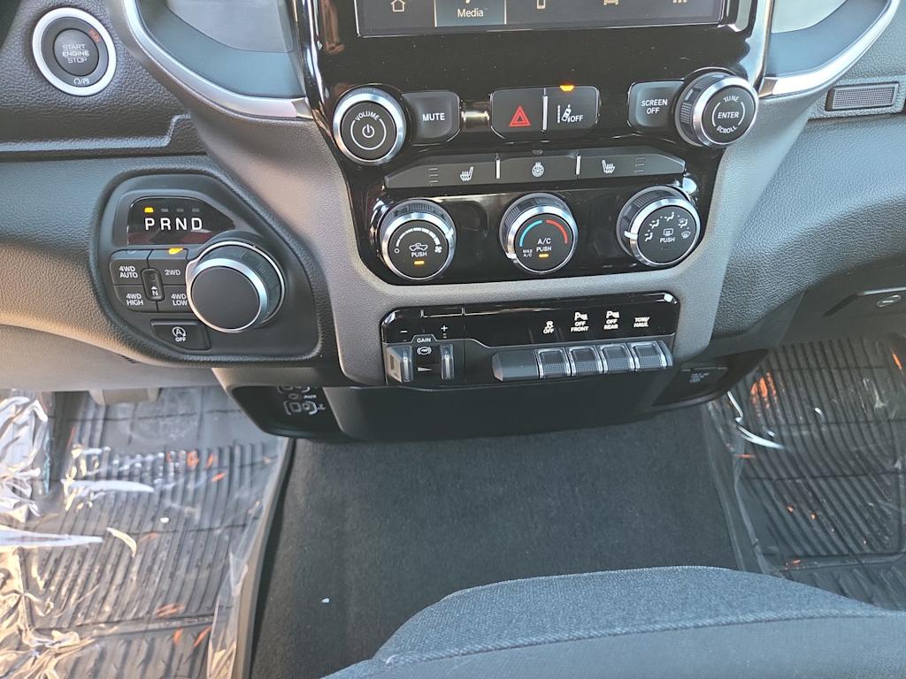 Thumbnail: 2025 RAM 1500 - 29