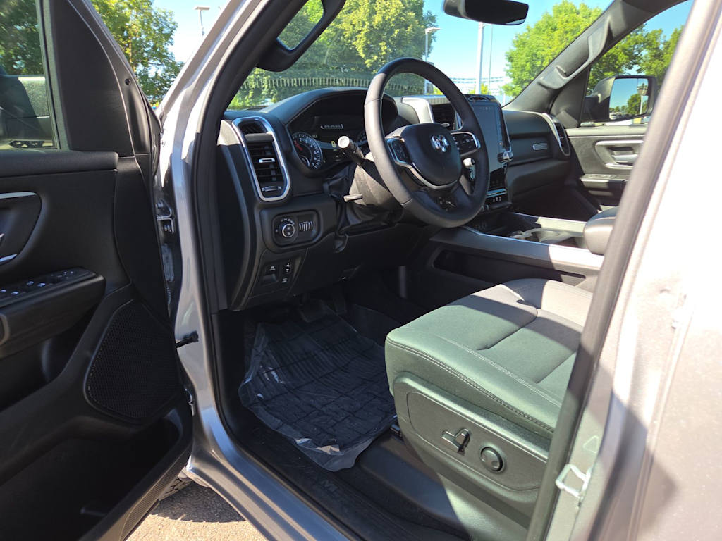Thumbnail: 2025 RAM 1500 - 2