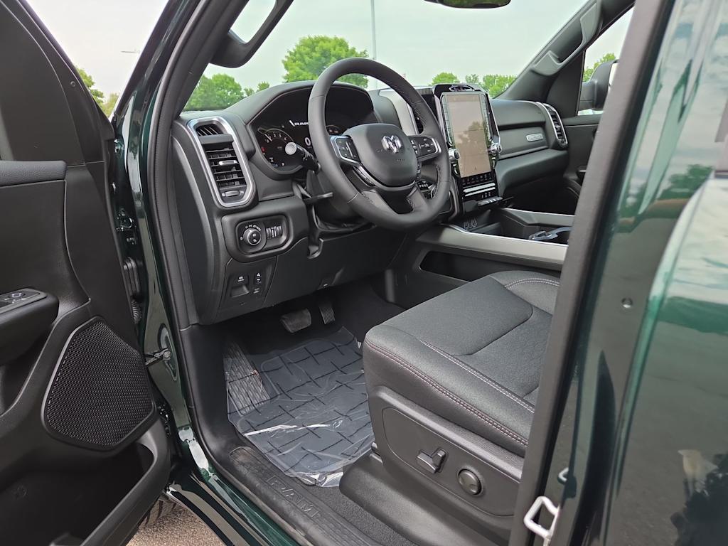 Thumbnail: 2026 RAM 1500 - 9