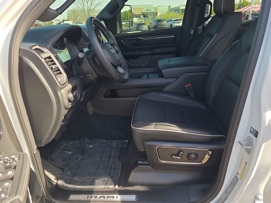 Thumbnail: 2025 RAM 1500 - 10