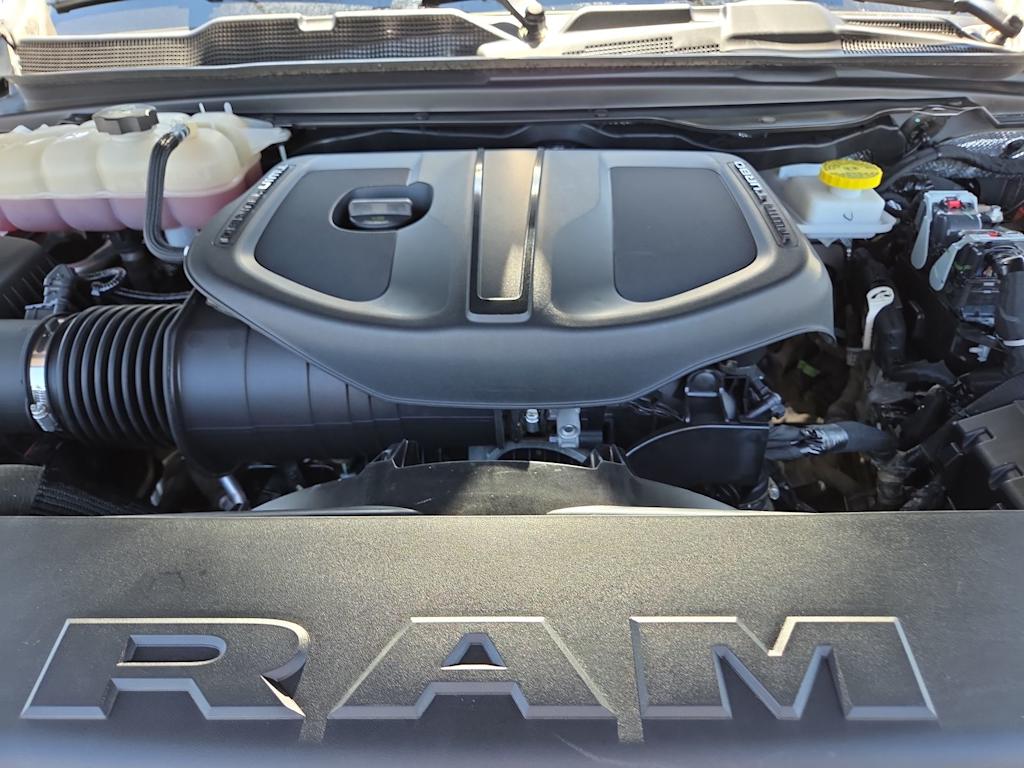 Thumbnail: 2025 RAM 1500 - 9