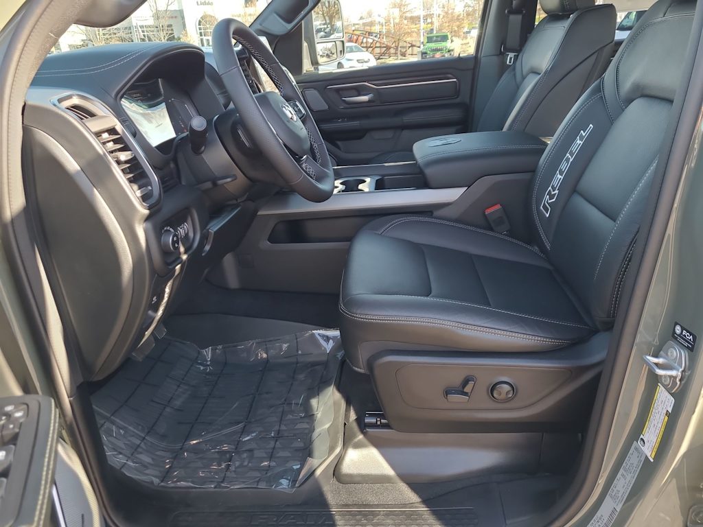 Thumbnail: 2026 RAM 1500 - 9