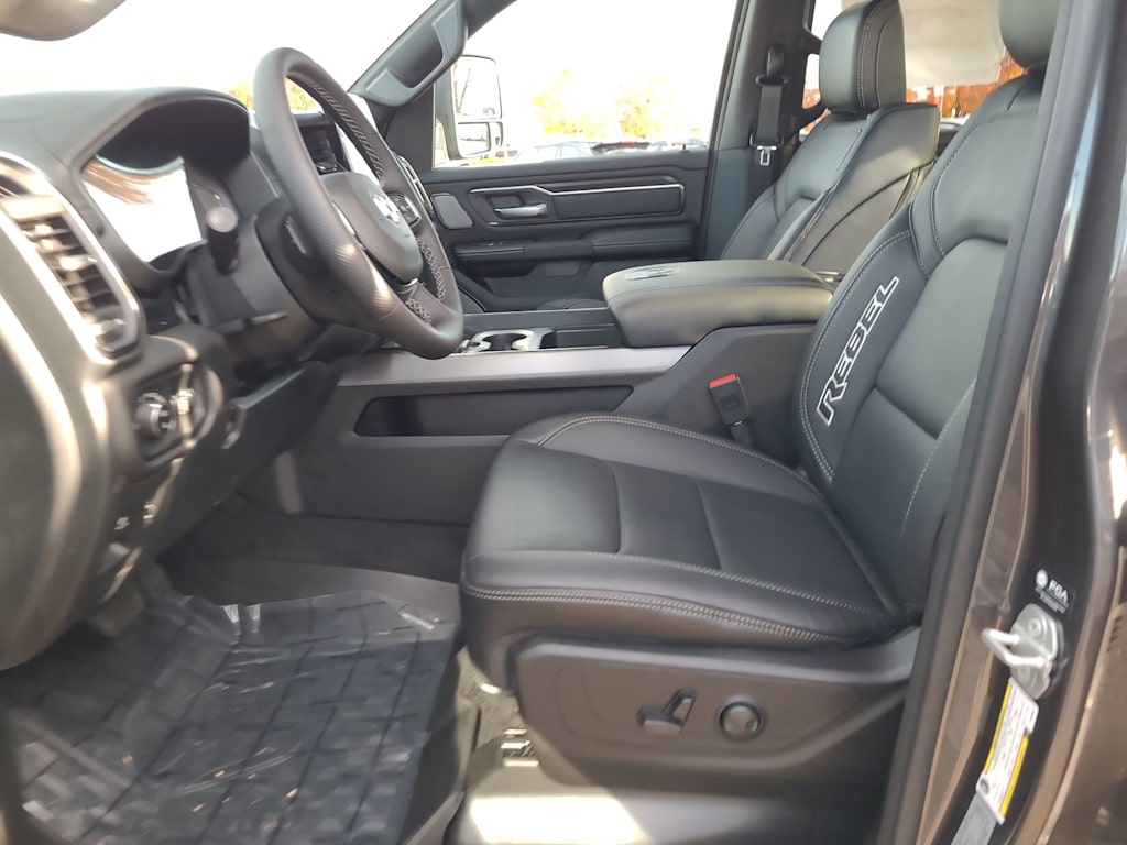 Thumbnail: 2026 RAM 1500 - 9