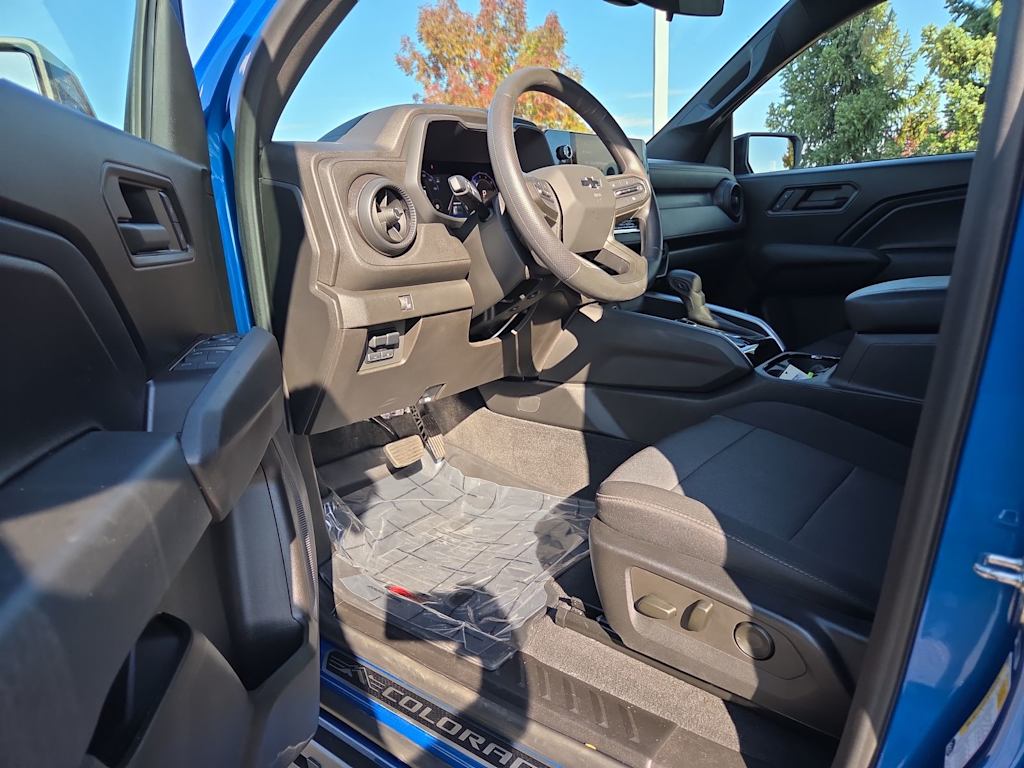 Thumbnail: 2024 Chevrolet Colorado - 9