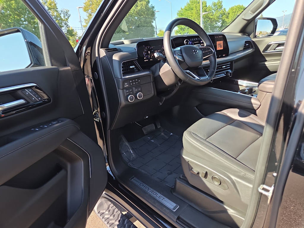 Thumbnail: 2025 Chevrolet Suburban - 21