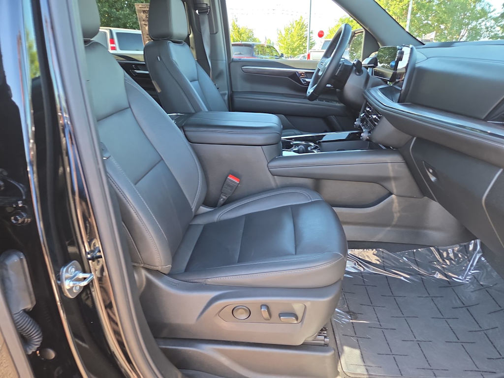 Thumbnail: 2025 Chevrolet Suburban - 10