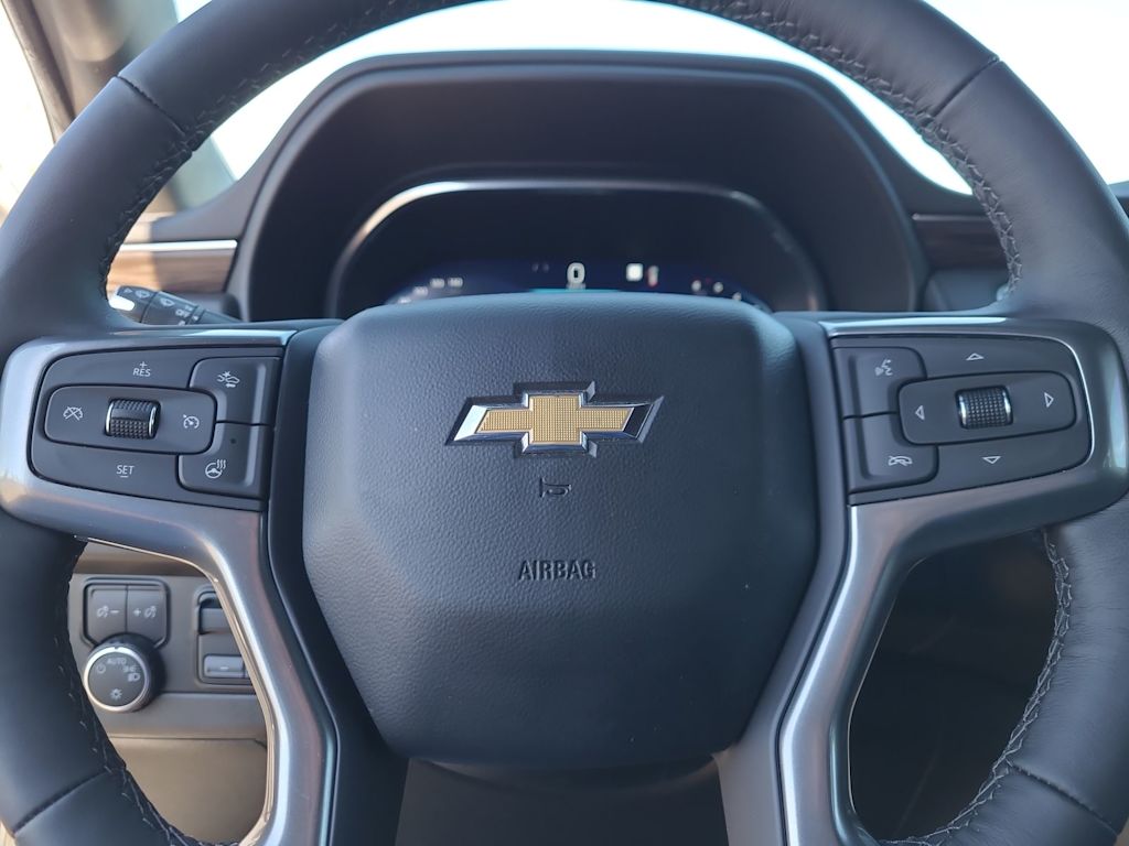 Thumbnail: 2022 Chevrolet Suburban - 28