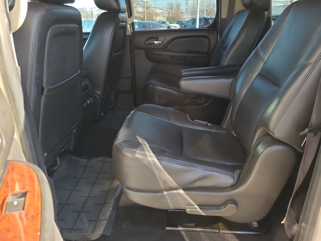 2013 Chevrolet Suburban 1500 LTZ 27