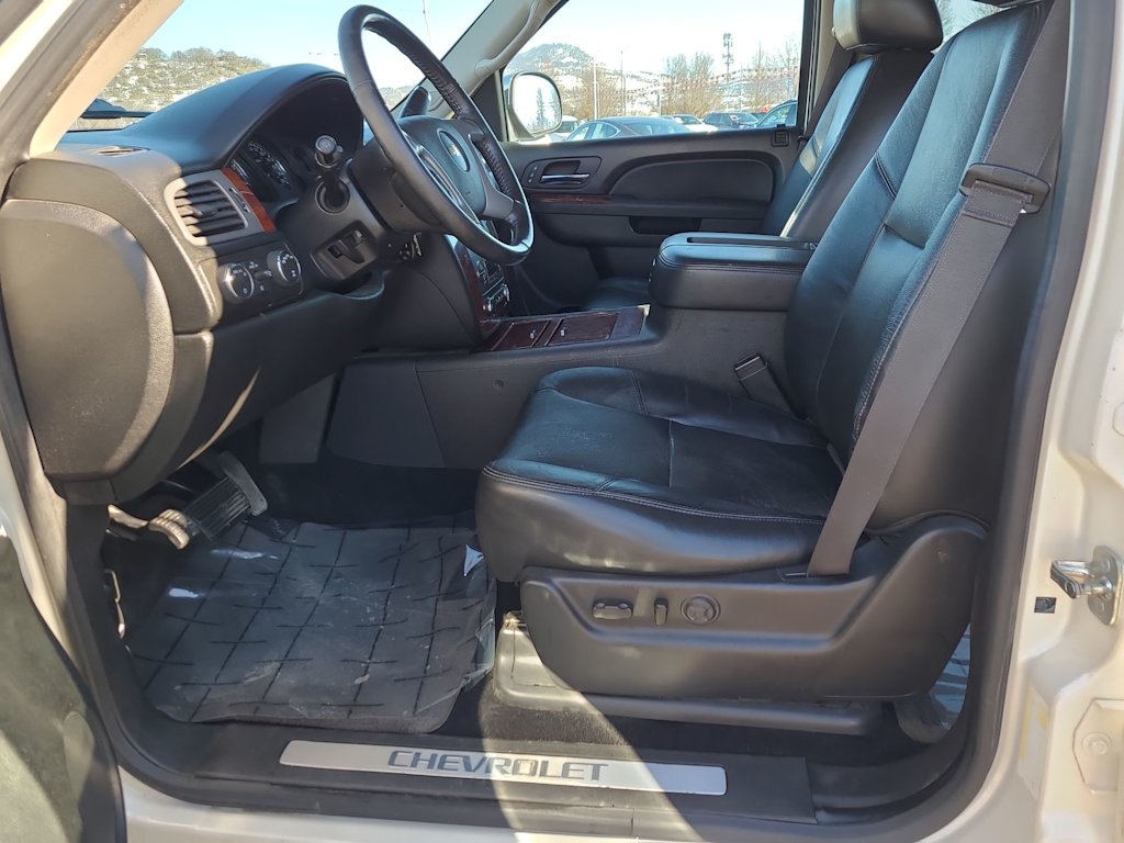 2013 Chevrolet Suburban 1500 LTZ 10