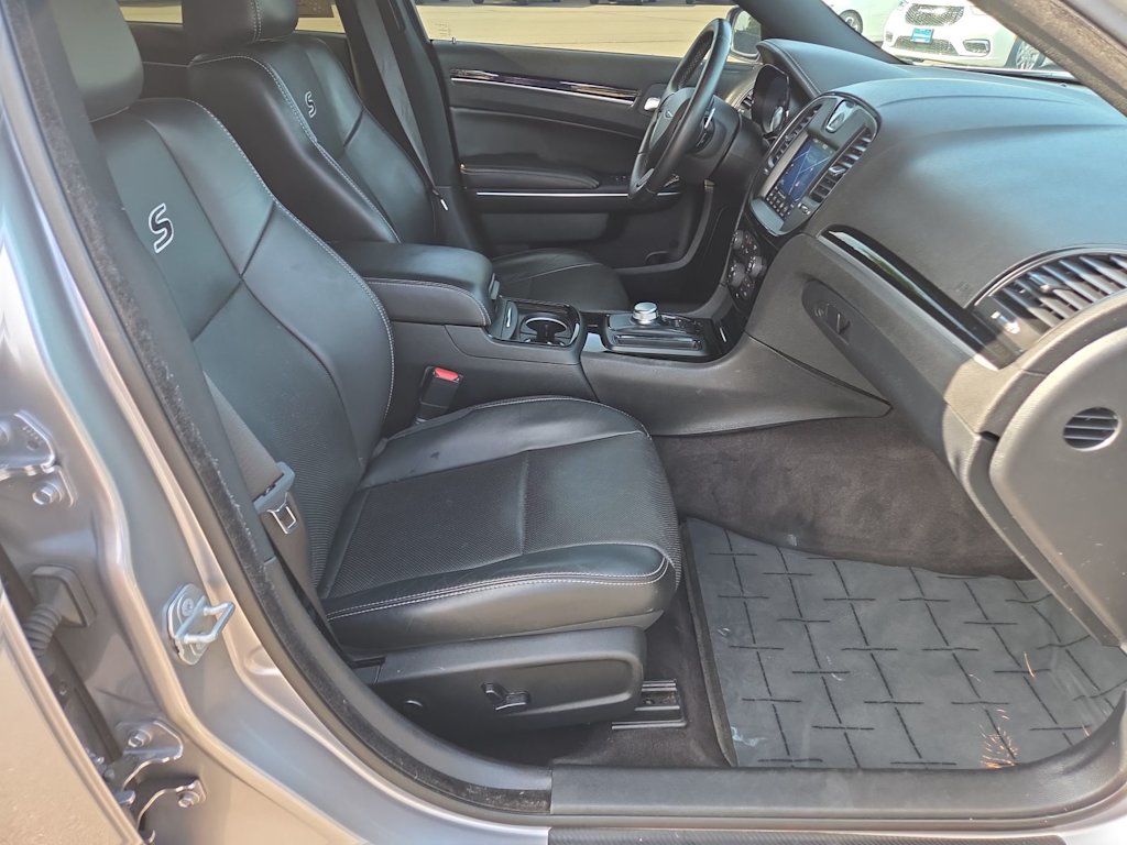 Thumbnail: 2018 Chrysler 300 - 10