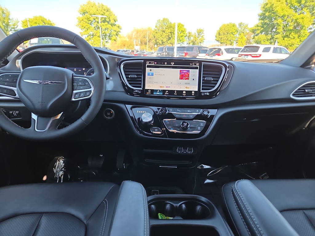 Thumbnail: 2025 Chrysler Pacifica - 10
