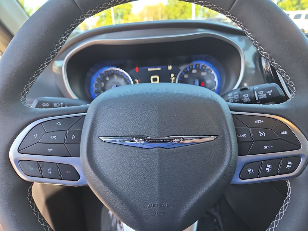 Thumbnail: 2025 Chrysler Pacifica - 28