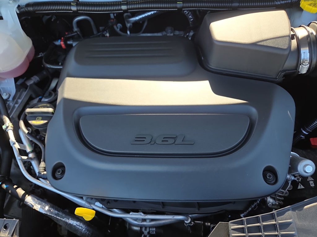 Thumbnail: 2025 Chrysler Pacifica - 9