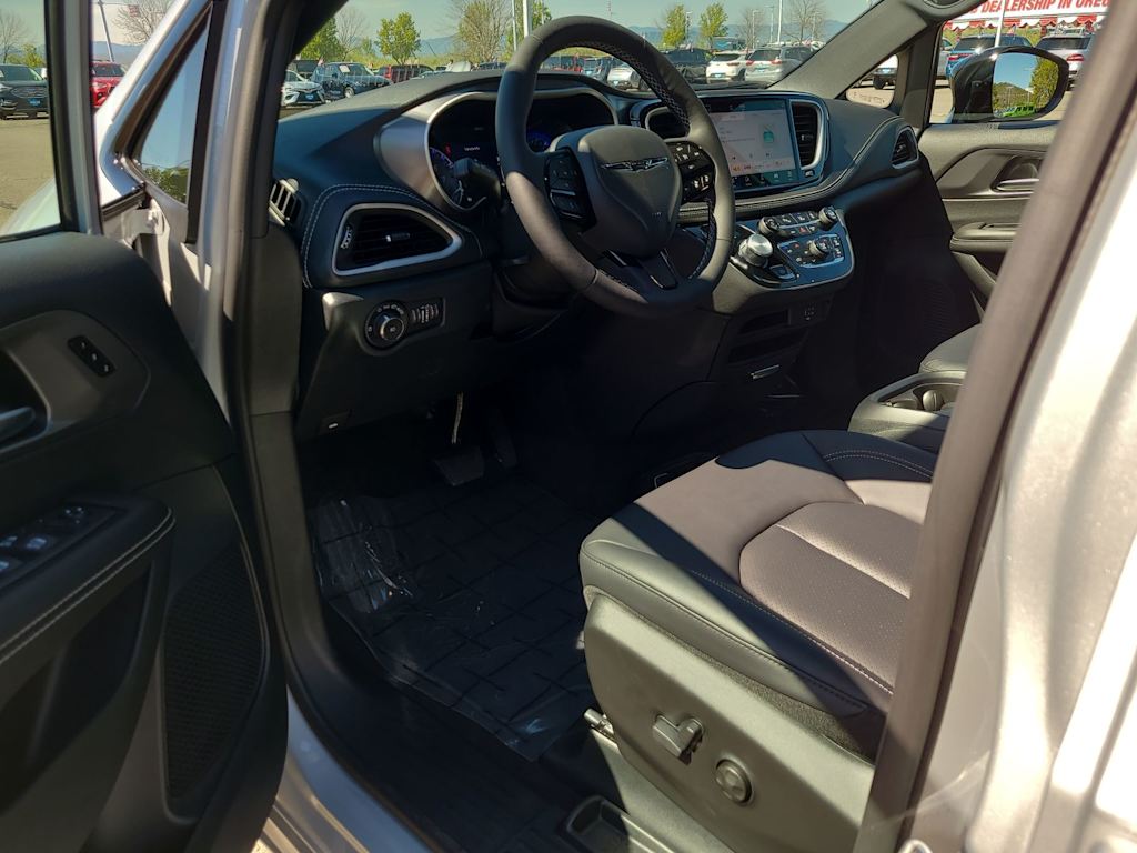Thumbnail: 2026 Chrysler Pacifica - 12