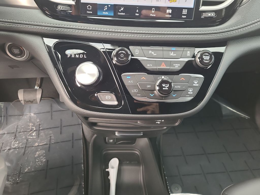 Thumbnail: 2026 Chrysler Pacifica - 29
