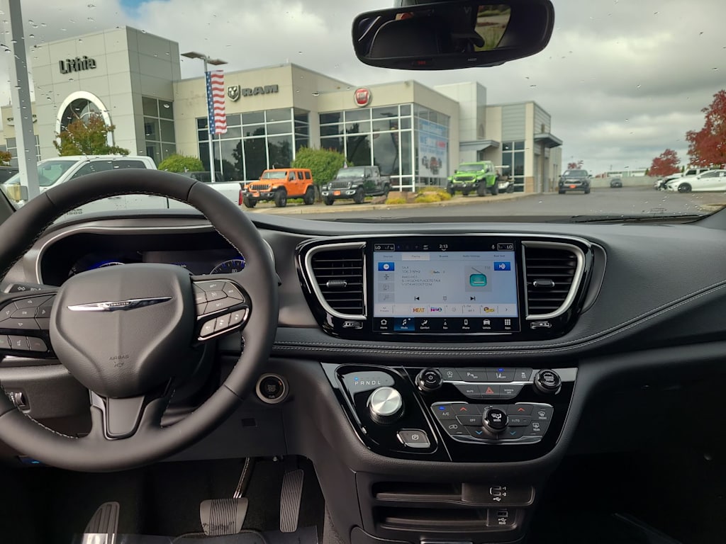 Thumbnail: 2026 Chrysler Pacifica - 2