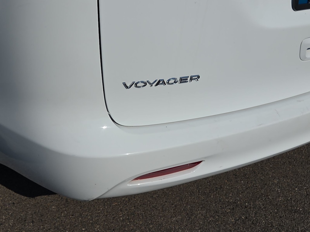 Thumbnail: 2023 Chrysler Voyager - 7