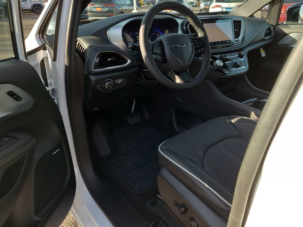 Thumbnail: 2026 Chrysler Pacifica - 12